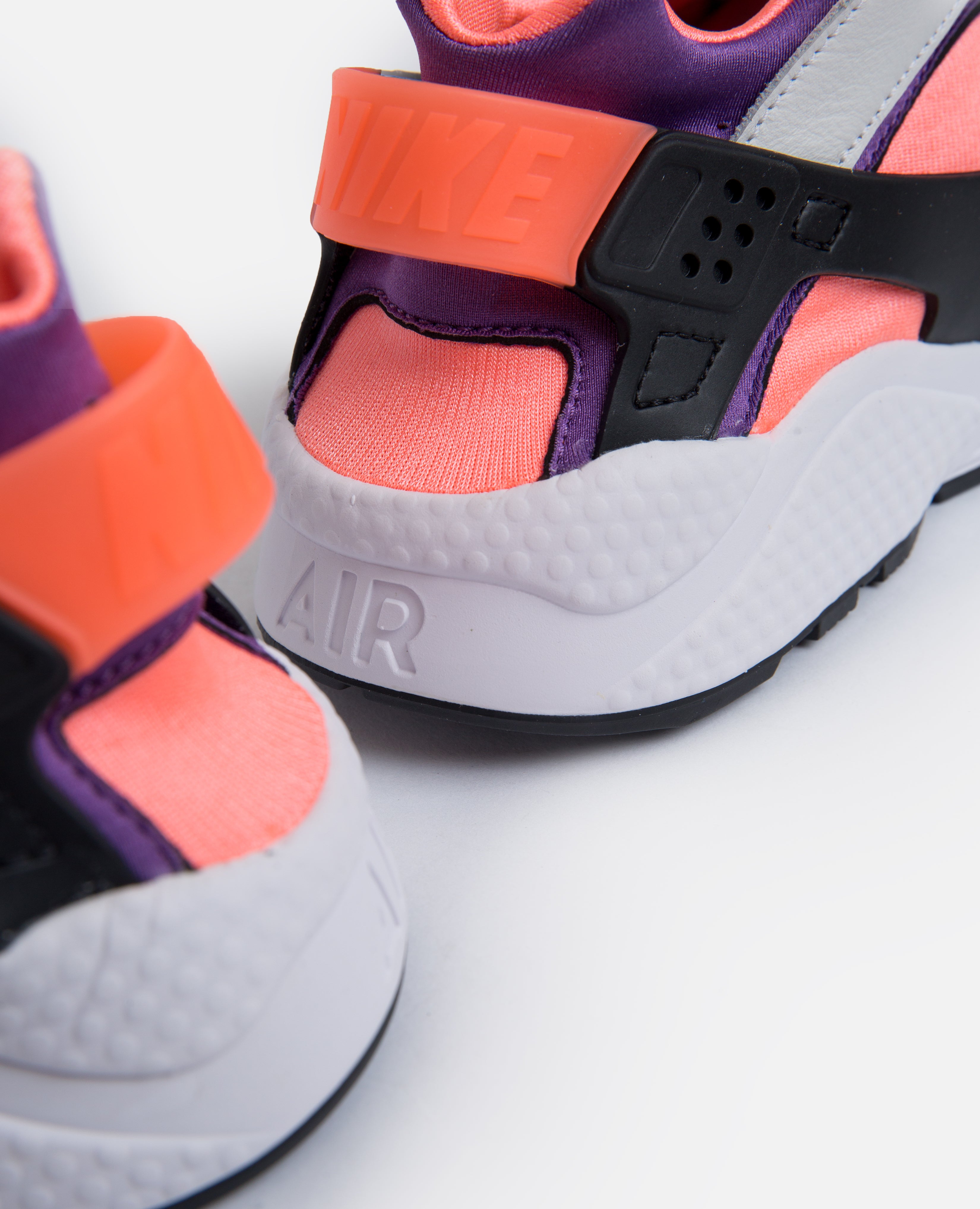 Nike huarache deals white purple